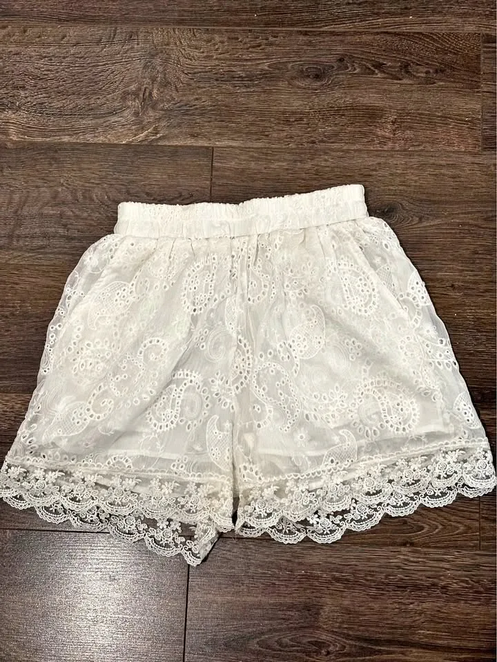 White shorts size S thumbnail