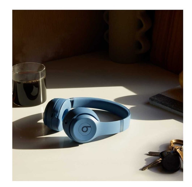 Beats Solo 4 BNIB Sealed Apple Store