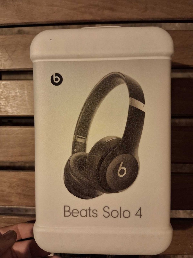 Beats Solo 4 BNIB Sealed Apple Store - photo 4