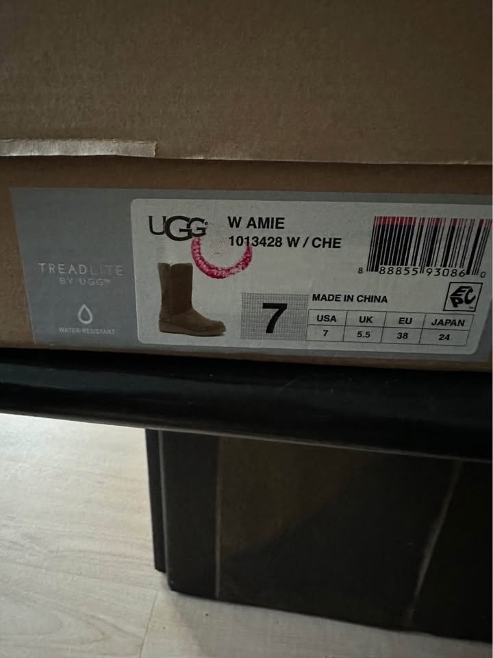 UGG Boots - Like New, Size 7 - photo 5