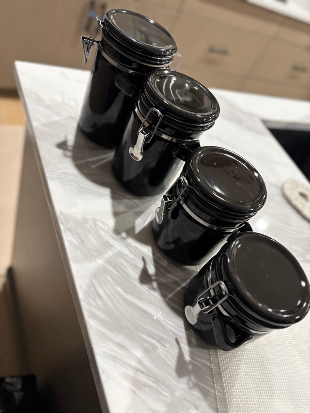 4 Storage Containers (Small to XL) - photo 2