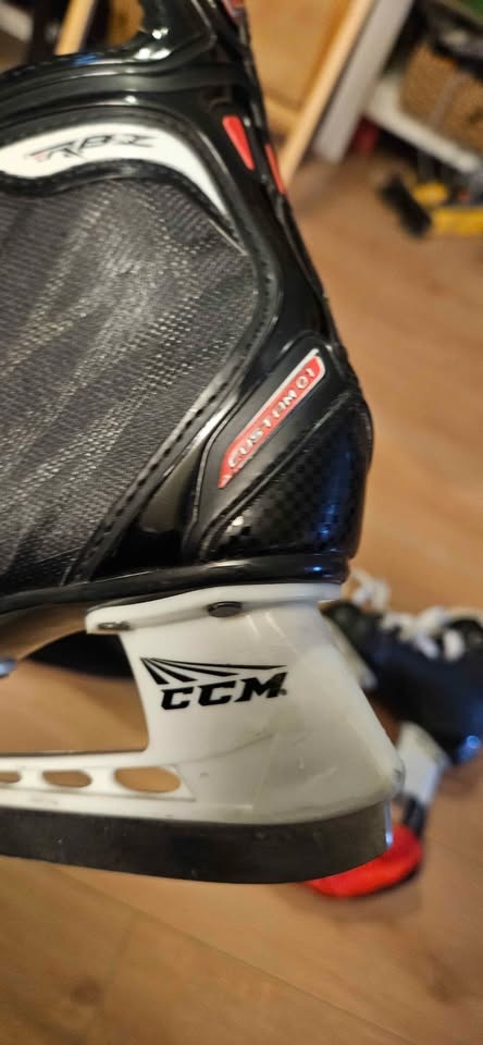 Skates CCM size 12 youth - photo 3
