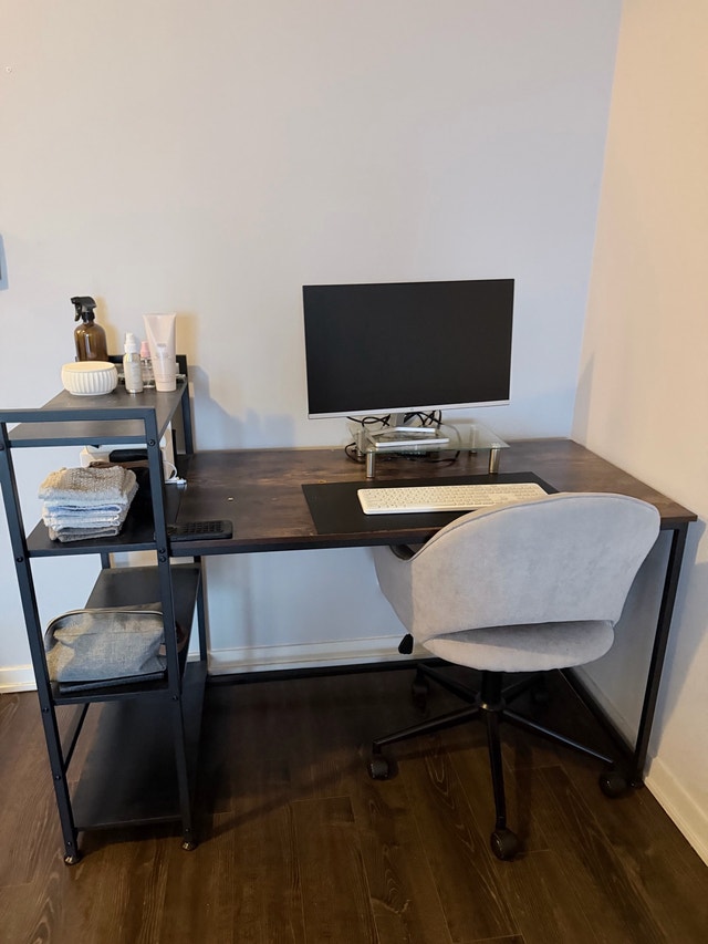 WORK DESK with 4 shelving units