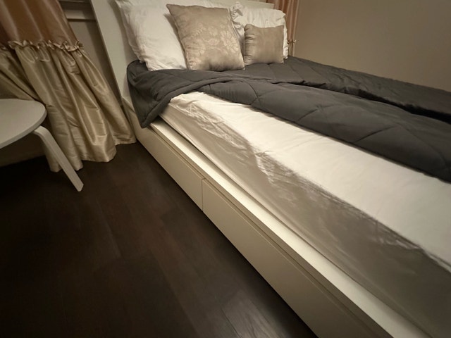 Ikea queen Bed - photo 2