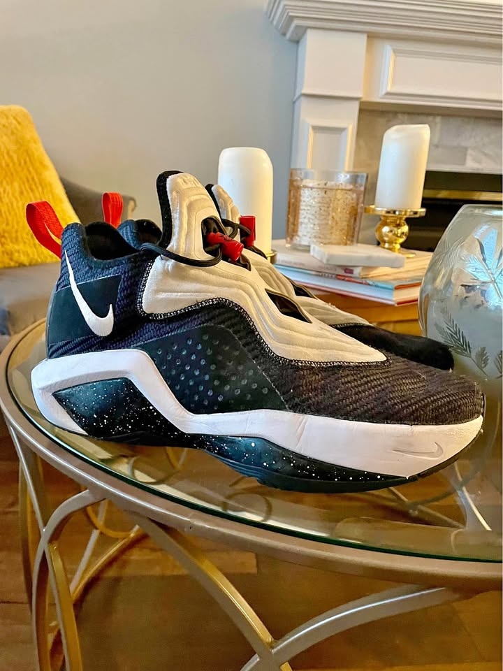 Nike Lebron Soldier 14 Basketball Shoes - Size 11 US