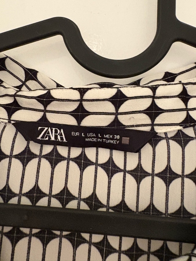 Zara Black & White Printed Formal Button Down Shirt (L) - photo 2