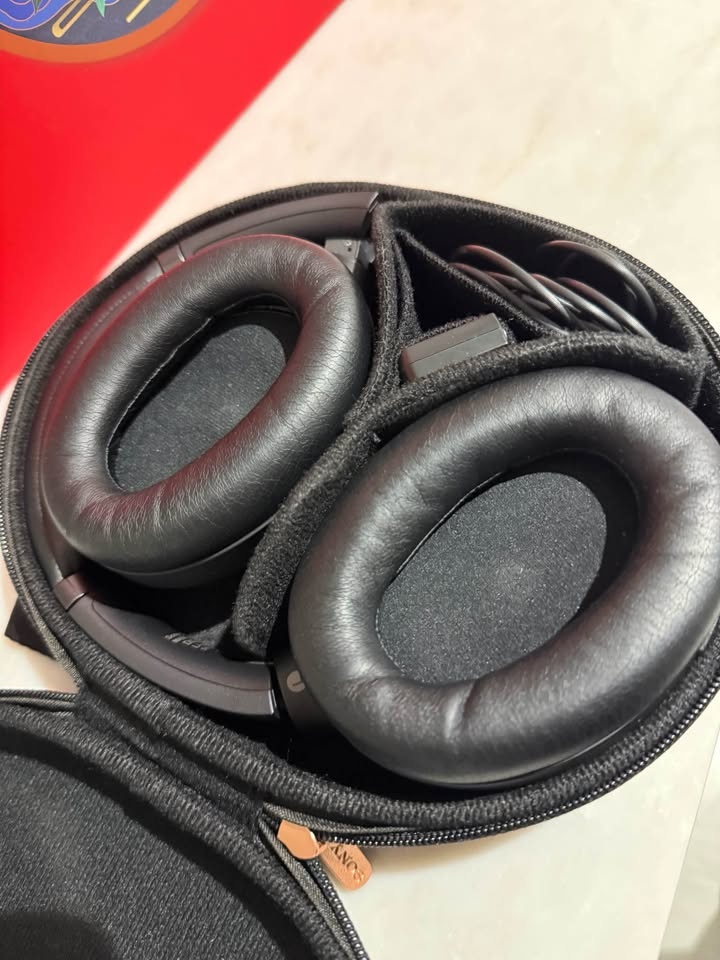 Sony WH-1000XM3 ANC Headphones - photo 2