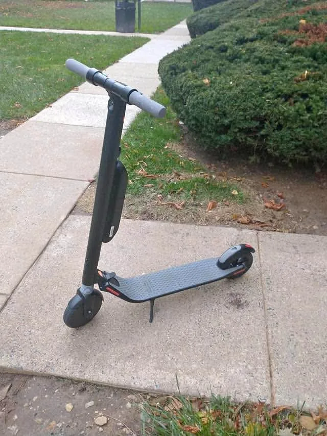 Electric scooter thumbnail