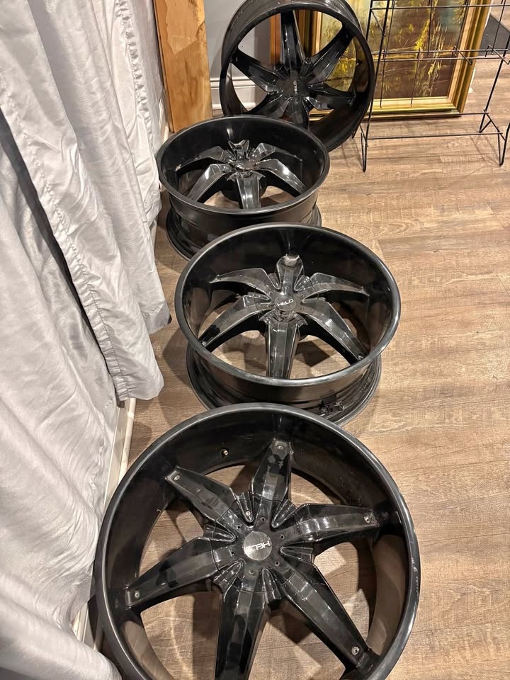 Universal Black 22” Alloy Wheels