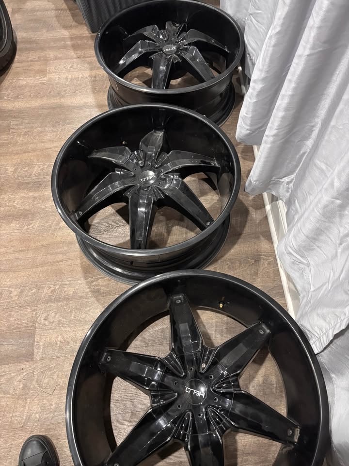 Universal Black 22” Alloy Wheels - photo 3