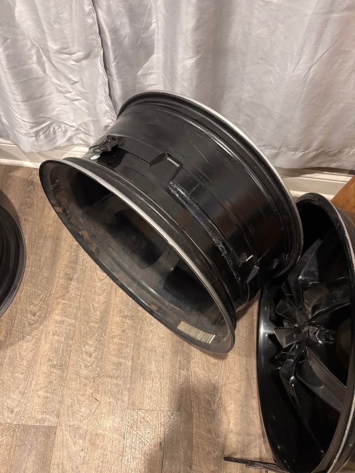 Universal Black 22” Alloy Wheels - photo 4
