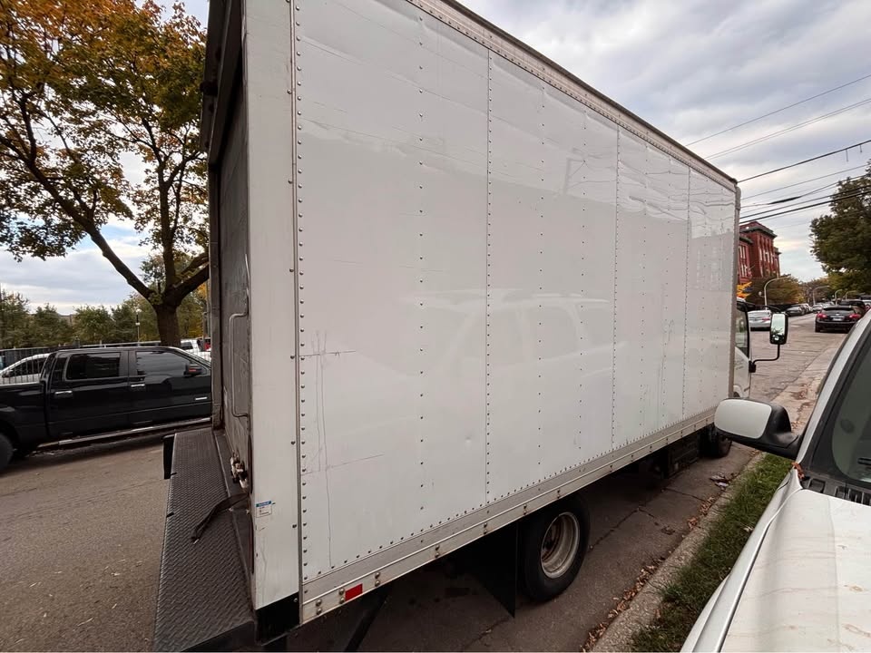 2014 Isuzu NPR HD 15ft Truck - photo 5