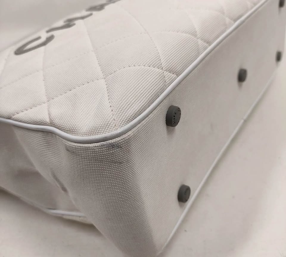 Authentic White Chanel Tote Bag w/COA - photo 4