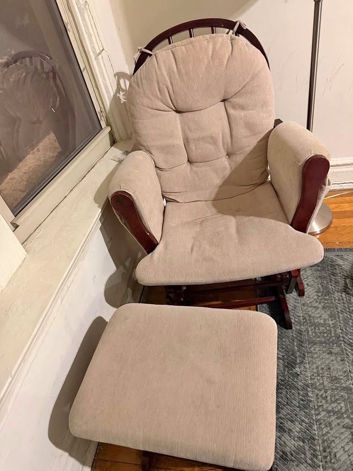 Glider chair with ottoman