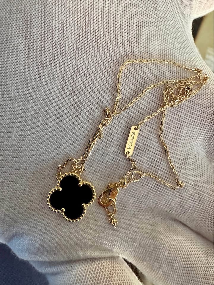 New Van Cleef VCA 18k Yellow Gold Black Onyx Pendant Necklace