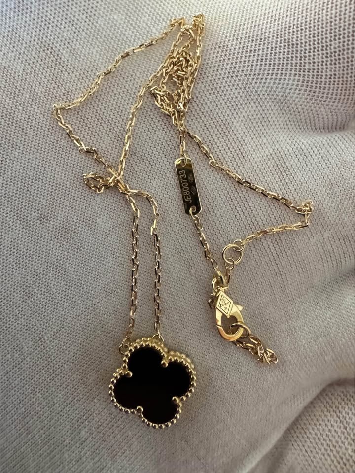 New Van Cleef VCA 18k Yellow Gold Black Onyx Pendant Necklace - photo 2