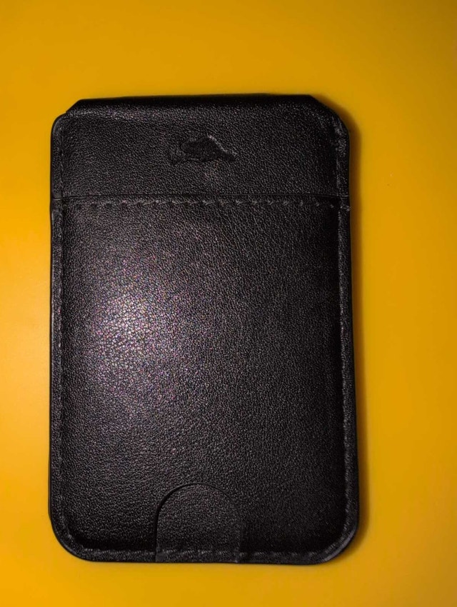 Roots MagSafe Wallet