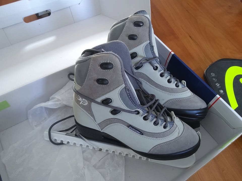 CCM SP50 Women's Grey Figure Skates (Sale and Pelletier version) - photo 2
