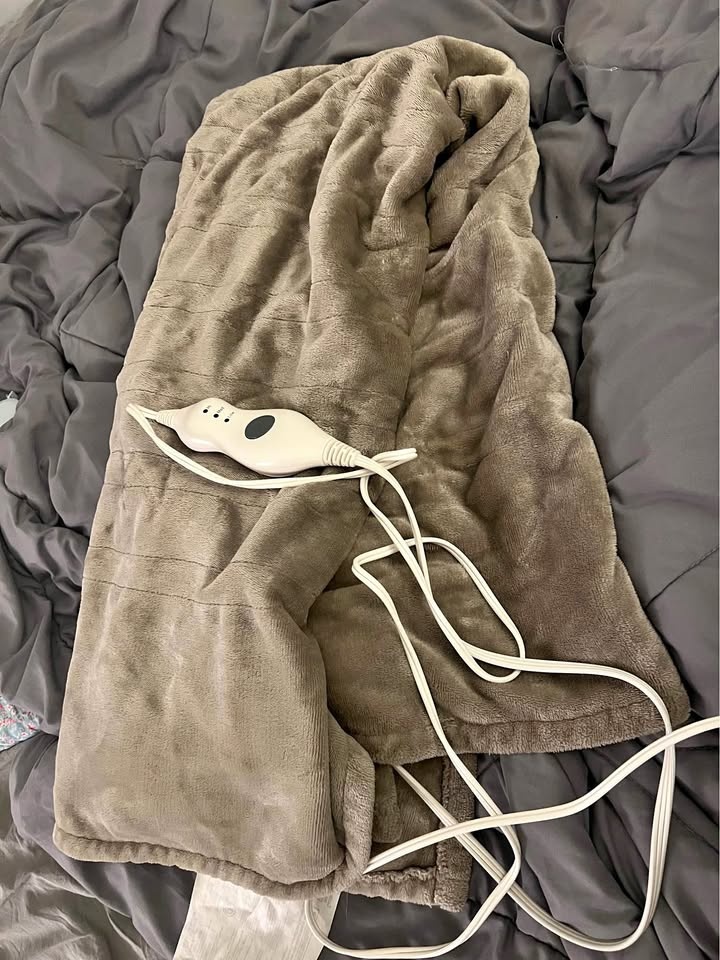 Electric heated blanket