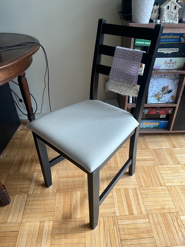 Ikea black and white wooden chairs - photo 2