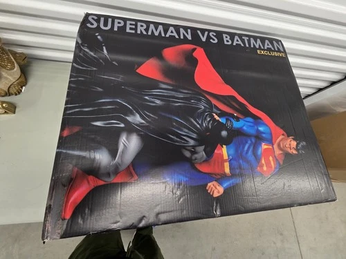DC Direct Superman vs Batman Exclusive Statue Diorama