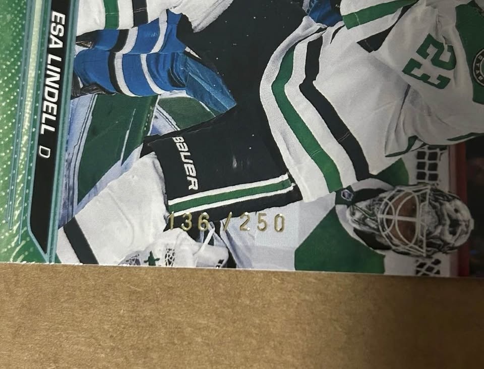 2023-24 Upper Deck Series 2 Esa Lindell Deluxe /250 - photo 2