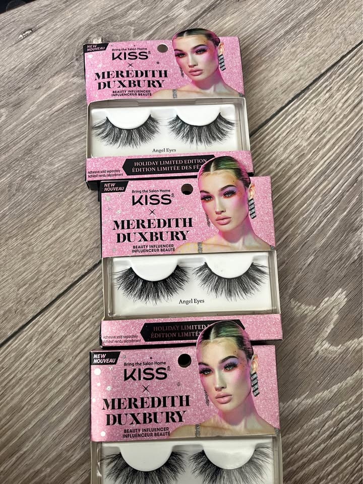 Meredith Duxbury Fake Lashes