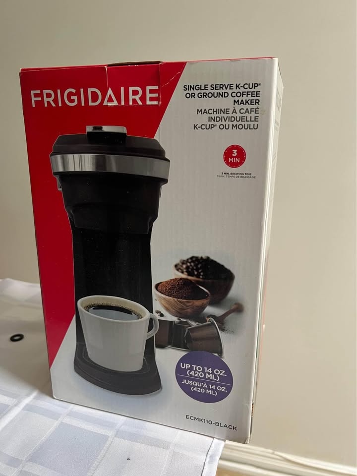 Frigidaire 1-Cup Retro Coffee Maker - photo 3