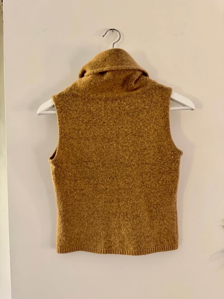 Knit turtleneck sweater vest - photo 2