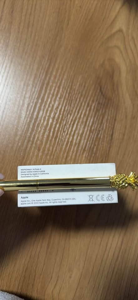 BNIB AirPods 4 - photo 3