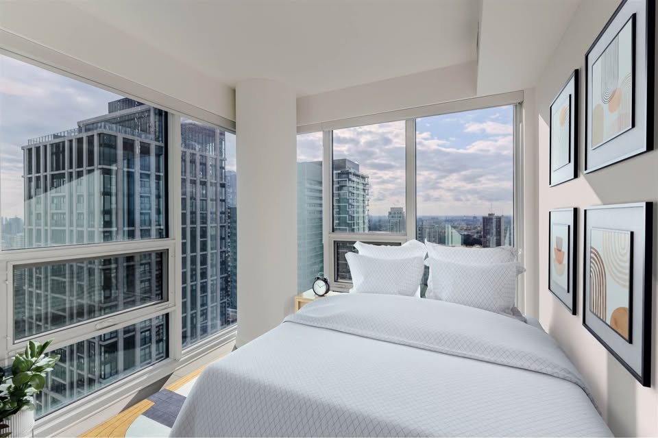 Private Room for Rent – Midtown Toronto (Female Preferred) - photo 4