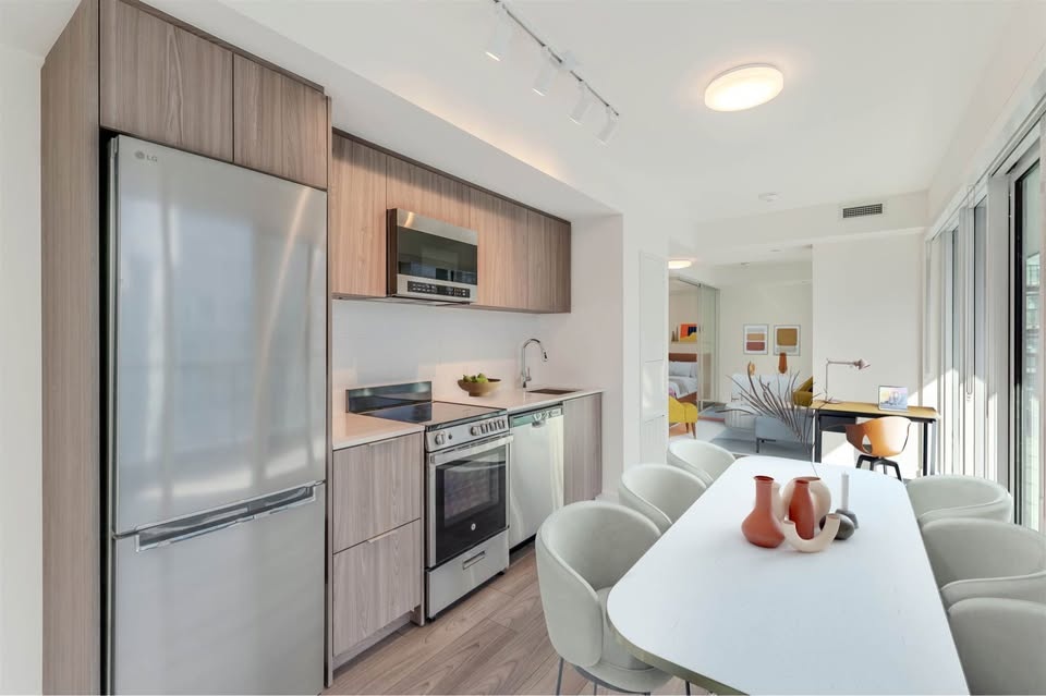 Private Room for Rent – Midtown Toronto (Female Preferred) - photo 5