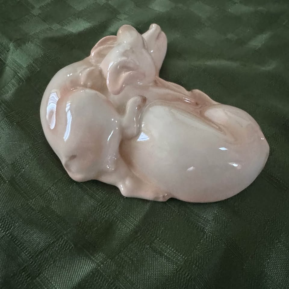 Goebel sleeping pigs figurine - photo 4