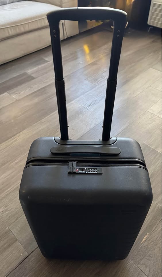 Away "The Bigger Carry-On" Hardshell Luggage w/ Power Bank - Nav - photo 5