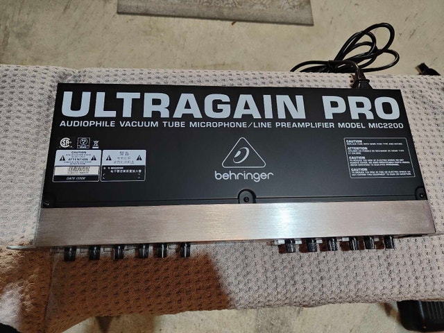 Behringer Ultragain Pro MIC2200 Tube Preamplifier