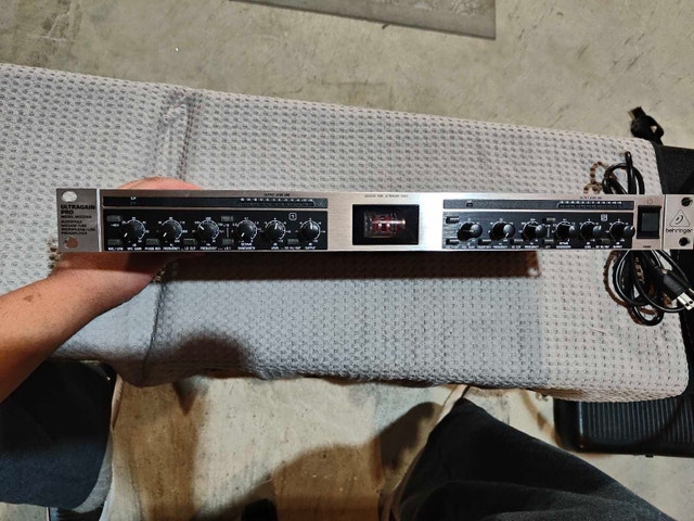 Behringer Ultragain Pro MIC2200 Tube Preamplifier - photo 2