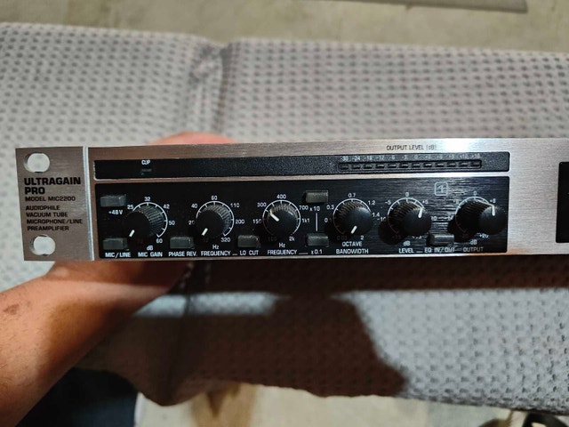 Behringer Ultragain Pro MIC2200 Tube Preamplifier - photo 3