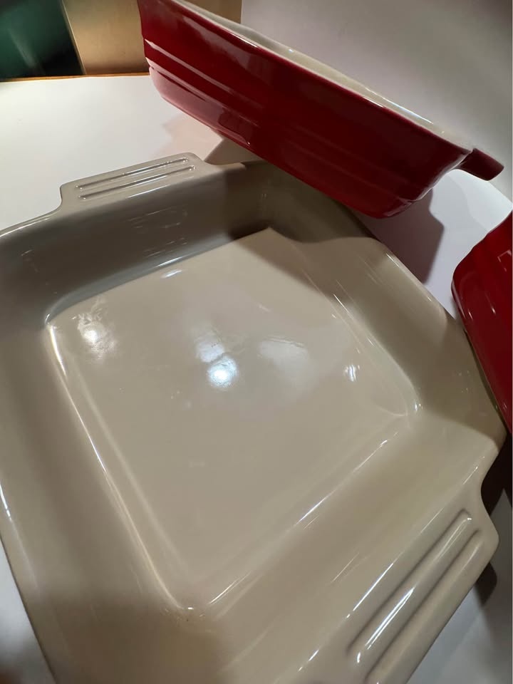 Le Creuset Baking Dishes - Cerise Red - Near Perfect - photo 3