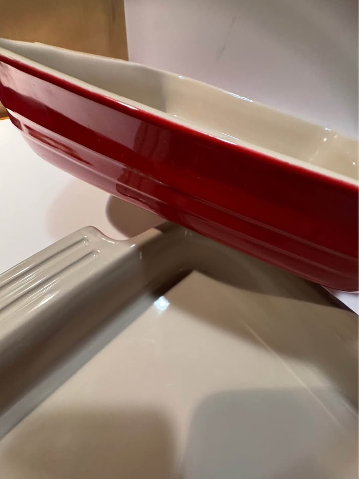 Le Creuset Baking Dishes - Cerise Red - Near Perfect - photo 4