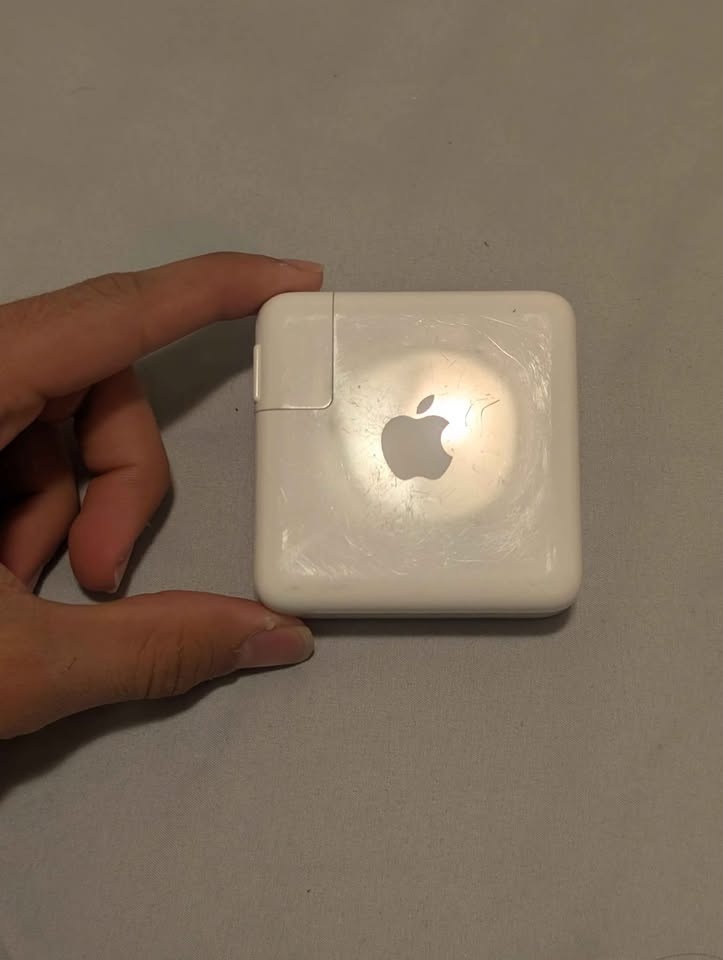 Apple 61W Charger