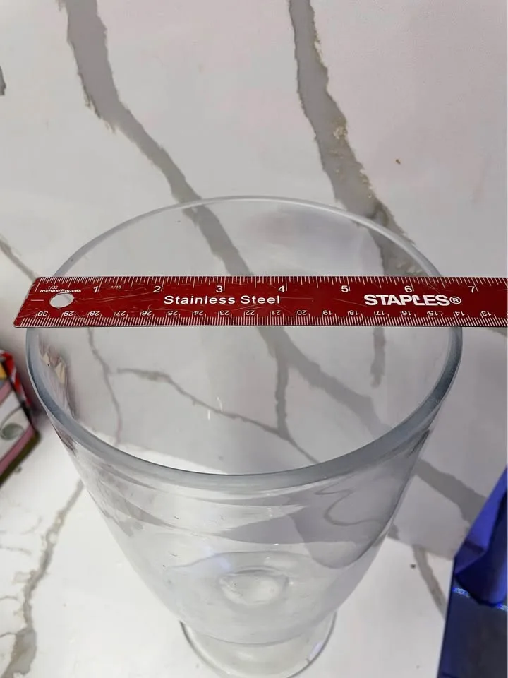 Tall glass vase 12 inch tall! image indicator(3)