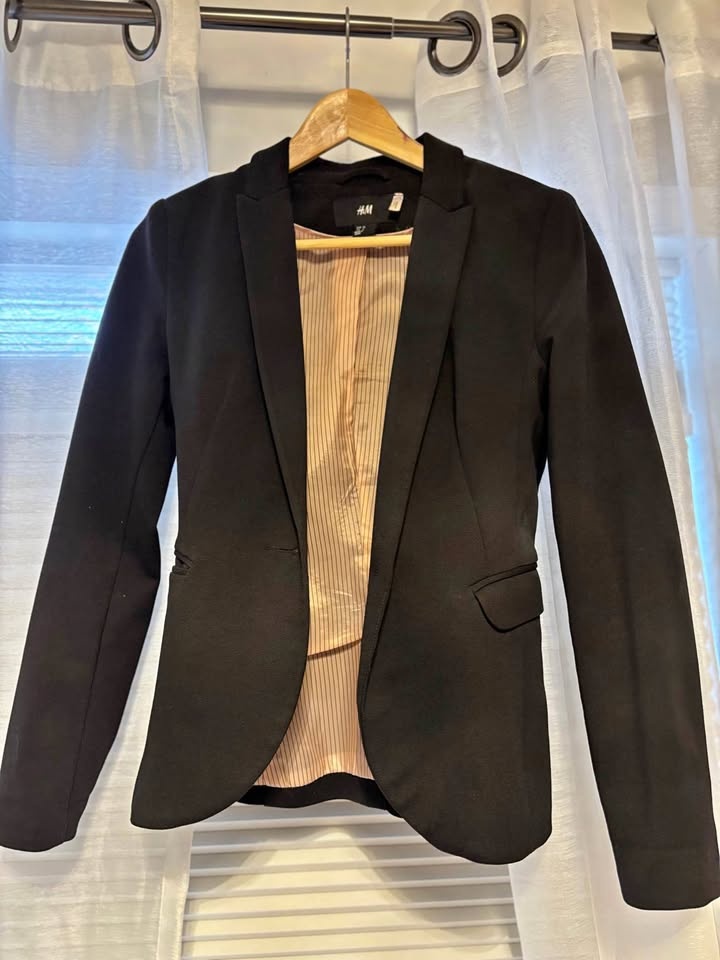 Black H&M Blazer (Size 4)