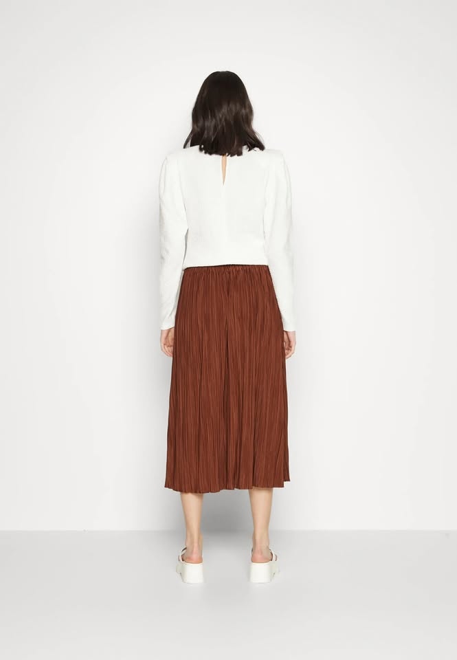 CLOSET SALE: Samsoe Uma Pleated Skirt - photo 4