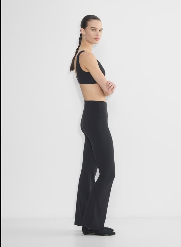 Aritzia TNA Butter Cheeky Flared Legging - photo 4