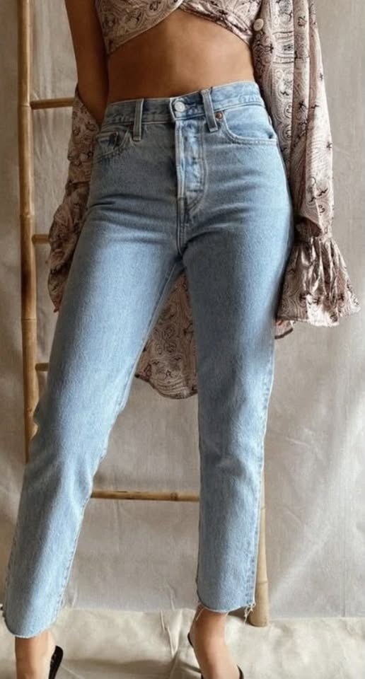 CLOSET SALE: Levi's Wedgie Straight Leg Jean