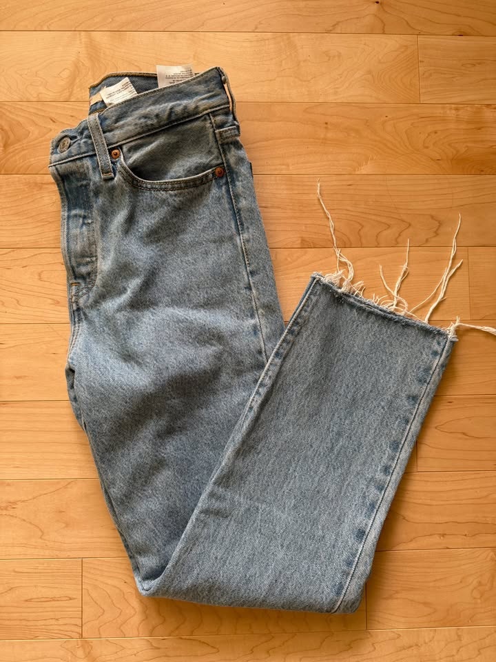 CLOSET SALE: Levi's Wedgie Straight Leg Jean - photo 3