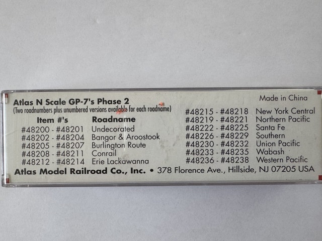 N Scale ATLAS GP-75 Phase 2 UP 120 - photo 2