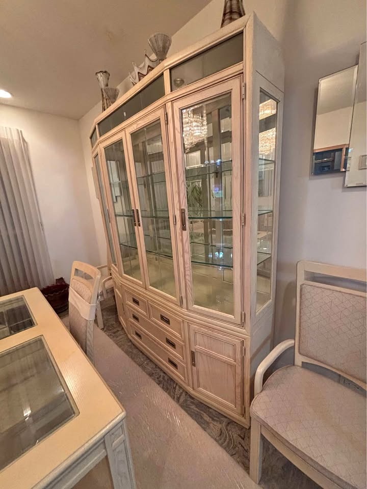 Stanley Furniture Dining Set - Table, China Cabinet, 6 Chairs, S