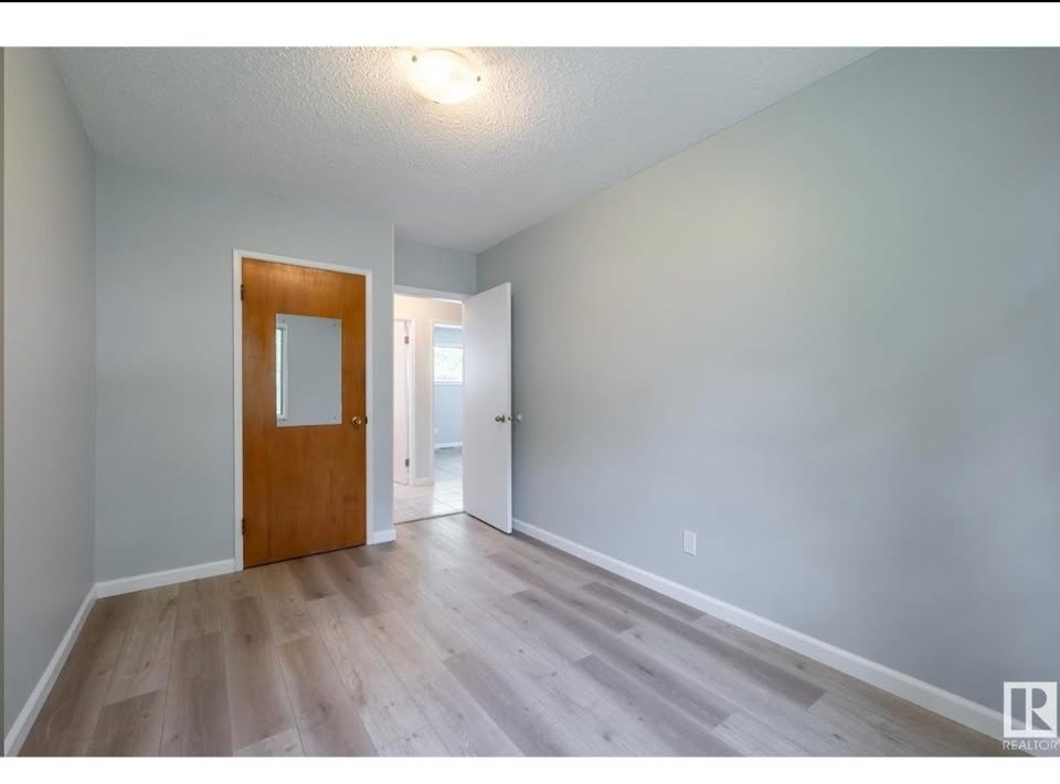 6 Beds 3 Baths - House - photo 4