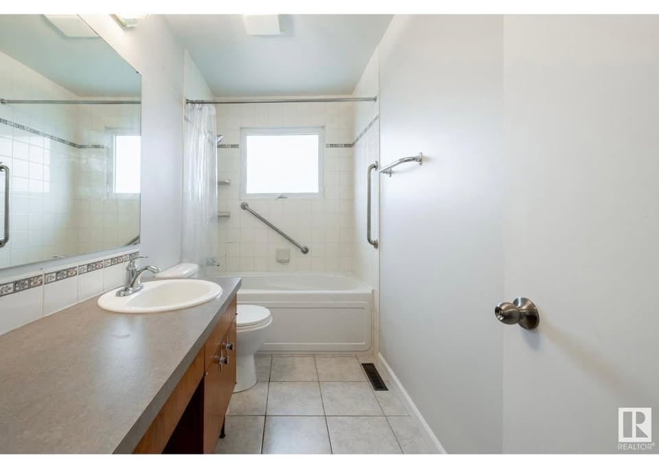 6 Beds 3 Baths - House - photo 5